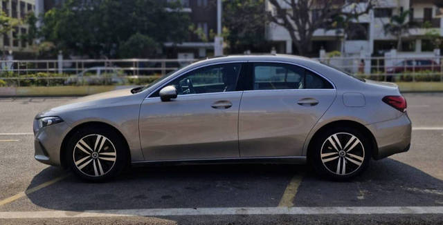 https://images10.gaadi.com/usedcar_image/4602951/original/1d17f8d473a9b5f0ae530934b3cc8441.png?imwidth=6402
