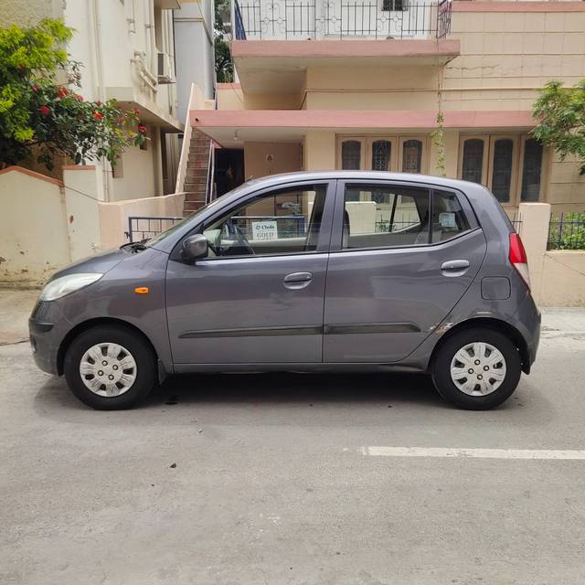 https://images10.gaadi.com/usedcar_image/4602958/original/processed_00271c2d51913fe5ccb5cb98e86ef8d9.jpg?imwidth=6402