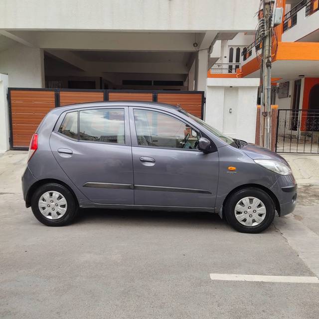 https://images10.gaadi.com/usedcar_image/4602958/original/processed_25f022acc21af96ae6e6fd2224fe03d7.jpg?imwidth=6401