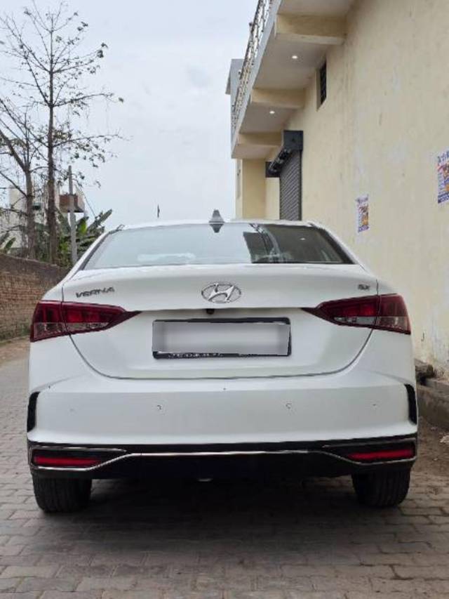 https://images10.gaadi.com/usedcar_image/4603035/original/processed_39c09b34-236e-49d9-8544-57ad81793d1a.jpg?imwidth=6401