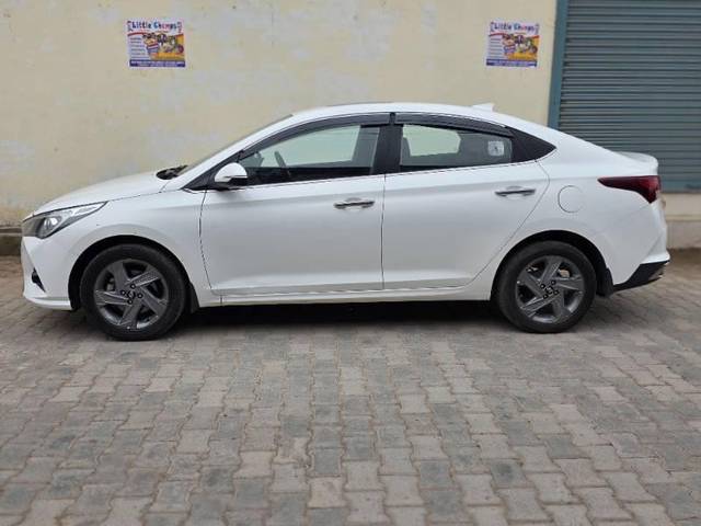 https://images10.gaadi.com/usedcar_image/4603035/original/processed_e305575f-1f6b-4bbf-b8cf-523018d99959.jpg?imwidth=6402