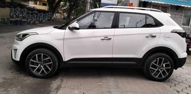 https://images10.gaadi.com/usedcar_image/4603049/original/processed_4fa35238b694f276561bf50f12c9e2e0.jpg?imwidth=6402