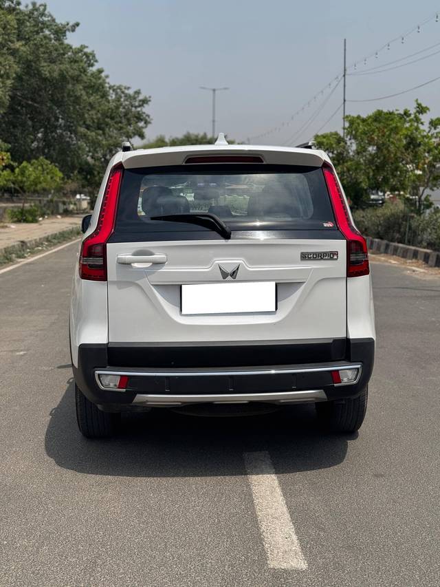 https://images10.gaadi.com/usedcar_image/4603050/original/processed_68d4ad61756ecd690fb95e83f8d95151.jpg?imwidth=6402