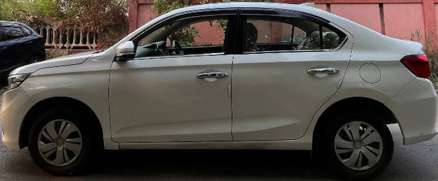 https://images10.gaadi.com/usedcar_image/4603056/original/processed_96d29859f292b5fa7b2e532e7debfdbe.png?imwidth=6401