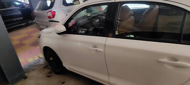 https://images10.gaadi.com/usedcar_image/4603077/original/processed_246059d0-05af-4f15-b38e-a541f6f2bb00.jpg?imwidth=6402