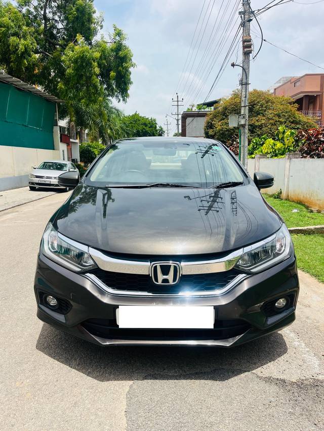 https://images10.gaadi.com/usedcar_image/4603084/original/processed_ef4d6652-0ed0-4210-b7e0-de74958d0b3e.jpg?imwidth=6400