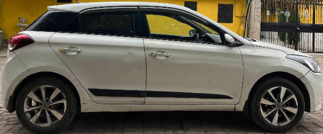 https://images10.gaadi.com/usedcar_image/4603094/original/processed_0a556ec122844277bd0ccc803a9a3dc9.png?imwidth=6400