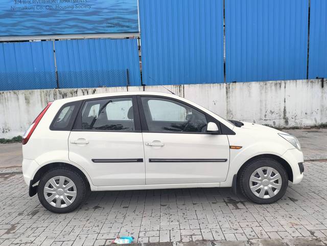 https://images10.gaadi.com/usedcar_image/4603097/original/processed_a375d2a10a112acd95f66a63e60c2ab3.jpg?imwidth=6401