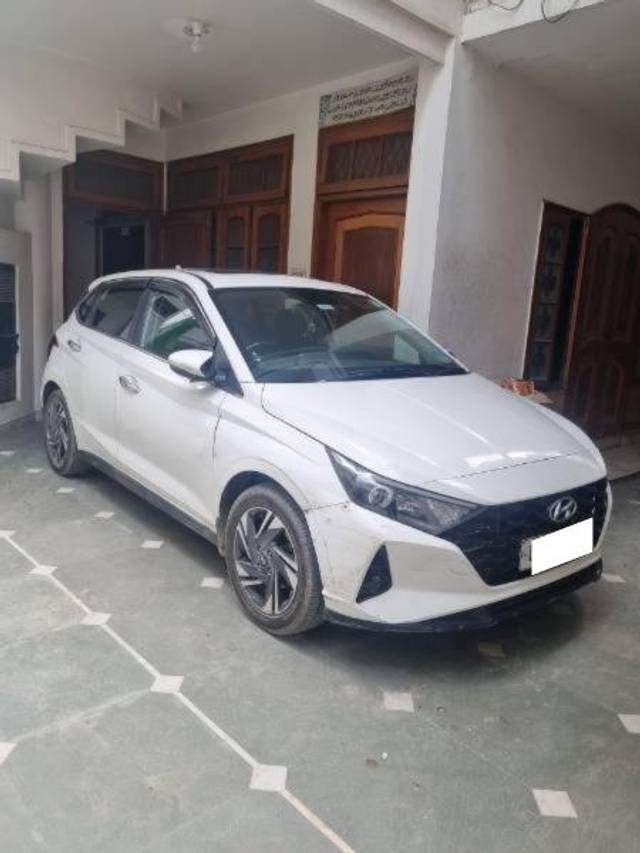 https://images10.gaadi.com/usedcar_image/4603235/original/processed_57aad834-d0c5-4559-8fd0-f6b0544720e2.jpg?imwidth=6400