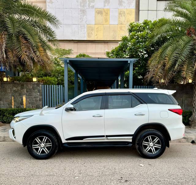https://images10.gaadi.com/usedcar_image/4603241/original/0a697646e3e53700685043d9fa4d6501.jpeg?imwidth=6402