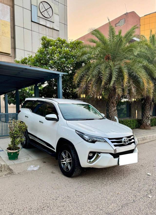 https://images10.gaadi.com/usedcar_image/4603241/original/processed_3a01edcafd41d95eafdceba61f7163b6.jpeg?imwidth=6400