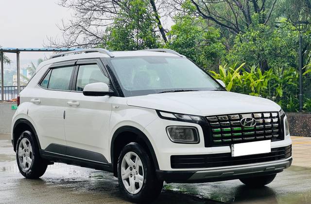 https://images10.gaadi.com/usedcar_image/4603242/original/processed_a7f4da78195ce239f2b26f2be668045d.jpg?imwidth=6400