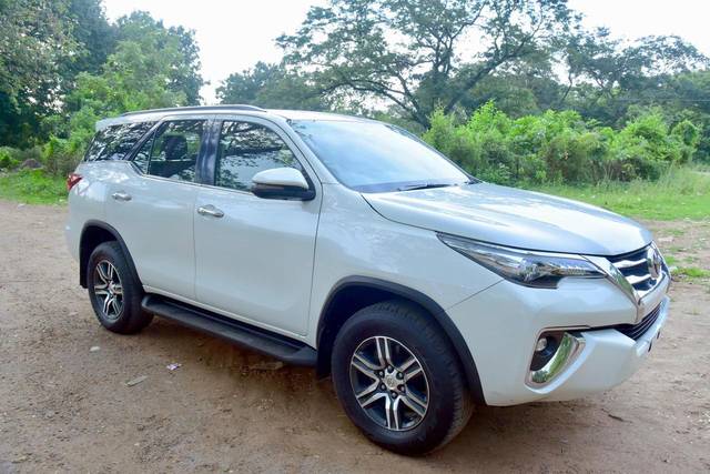 https://images10.gaadi.com/usedcar_image/4603244/original/e3cfc2f23416e15be41be97da51b870b.jpg?imwidth=6400