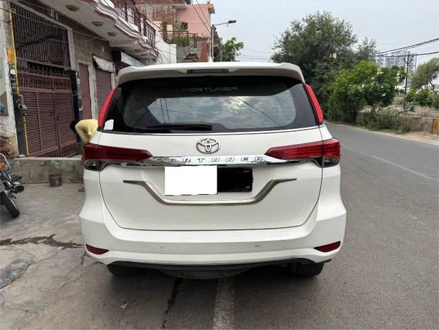 https://images10.gaadi.com/usedcar_image/4603287/original/processed_12171afa-2b3b-4293-949d-7820e04dca4b.jpeg?imwidth=6401