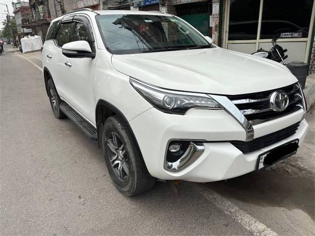 https://images10.gaadi.com/usedcar_image/4603287/original/processed_aebea6bd-4aef-4956-a635-a50730e9246e.jpeg?imwidth=6400