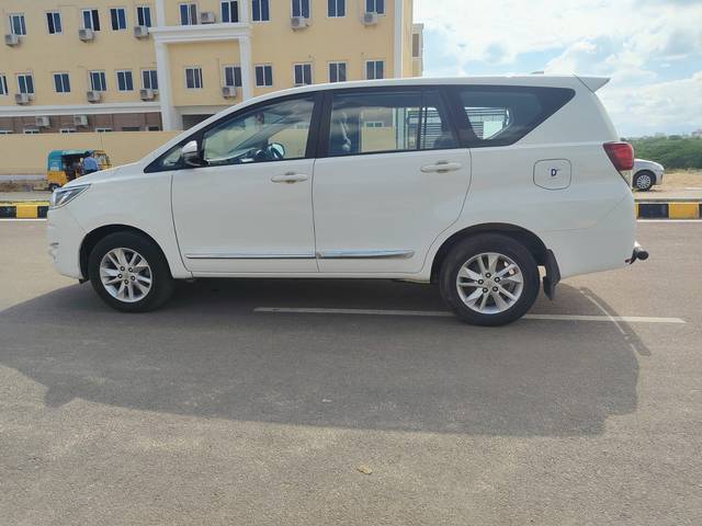 https://images10.gaadi.com/usedcar_image/4603314/original/aa4f21ba48423b3fd39f88e5c5599e9e.jpg?imwidth=6402