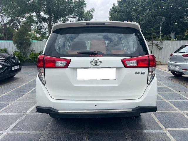 https://images10.gaadi.com/usedcar_image/4603340/original/processed_00e1c57ef21c1cdff8c04f4e79e49cdb.jpg?imwidth=6402