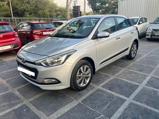 https://images10.gaadi.com/usedcar_image/4603343/original/processed_3eb8913151f274ee6571c1c8e6ad988c.jpg?imwidth=6402