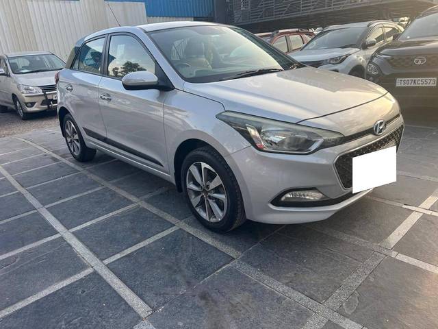 https://images10.gaadi.com/usedcar_image/4603343/original/processed_ad5f6c61c4d261e9de62dd157ecdec3b.jpg?imwidth=6400