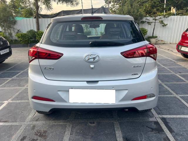 https://images10.gaadi.com/usedcar_image/4603343/original/processed_fddc9c2ed97953b7fd50f6f905179150.jpg?imwidth=6401