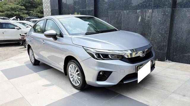 https://images10.gaadi.com/usedcar_image/4603361/original/processed_68169735da80b870caefef09971e5ad0.jpg?imwidth=6400