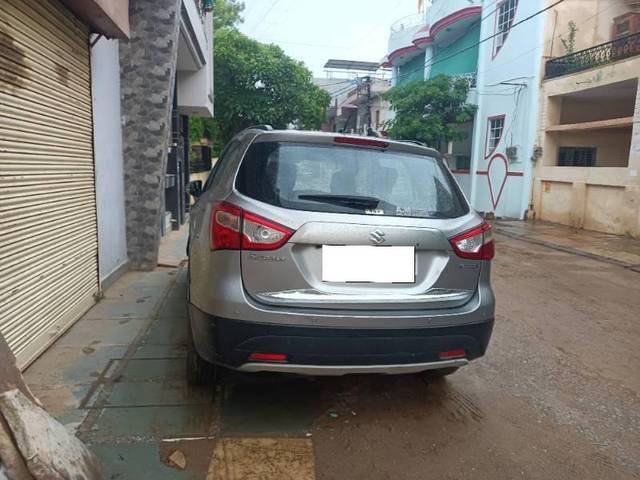 https://images10.gaadi.com/usedcar_image/4603441/original/processed_5cce1eed-667c-4b6e-831d-d3349ad7637c.jpg?imwidth=6402