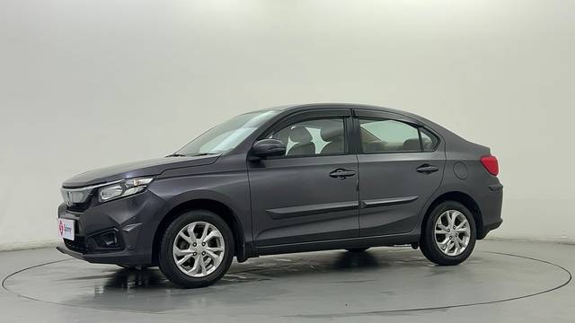 https://images10.gaadi.com/usedcar_image/4603447/original/42bbe2957623d12d25cab803645eae80.JPG?imwidth=6400