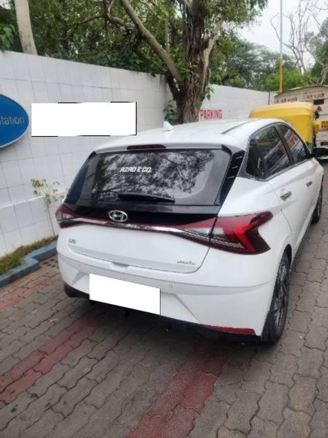 https://images10.gaadi.com/usedcar_image/4603459/original/processed_34bcde09-d56b-4e8b-af6a-f1576e63089a.jpg?imwidth=6401