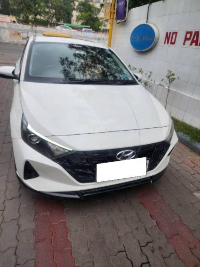 https://images10.gaadi.com/usedcar_image/4603459/original/processed_cef49b97-d2fd-4584-b0b1-7553deb8d208.jpg?imwidth=6402