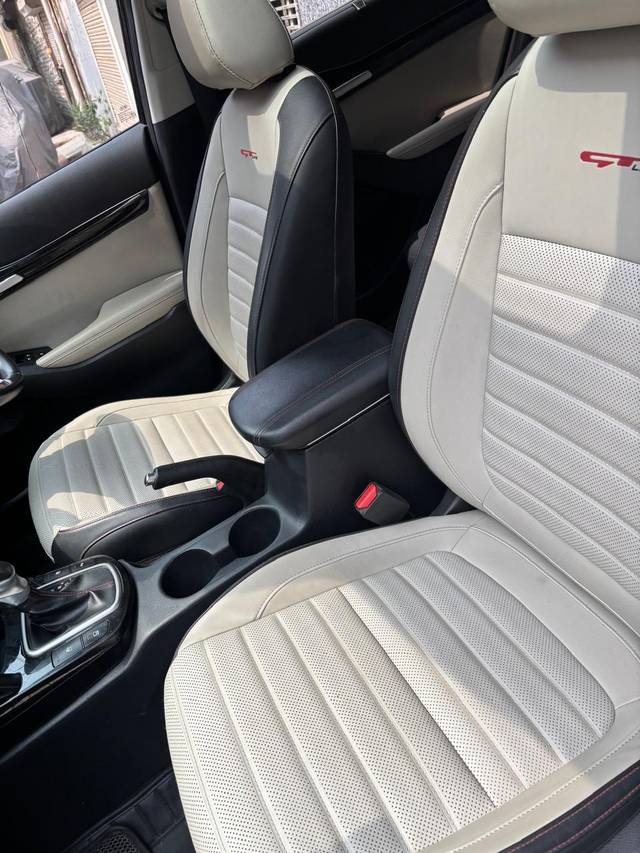 https://images10.gaadi.com/usedcar_image/4603474/original/cd72129ddd86bfb45f3ba5c4d6fffb99.jpg?imwidth=6401