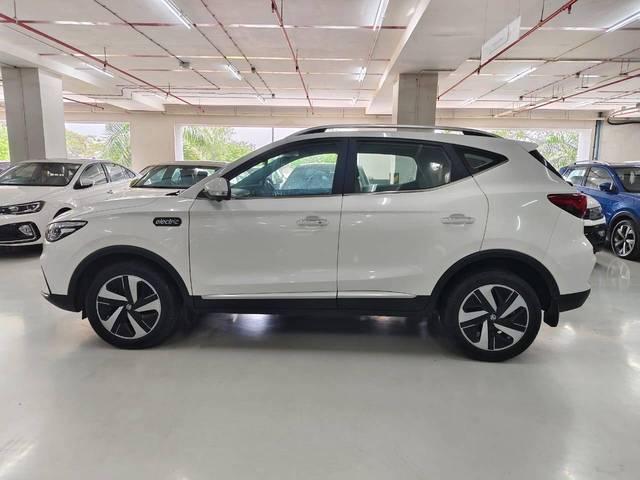 https://images10.gaadi.com/usedcar_image/4603480/original/processed_053ce8aa2c99291edd8da8321a310d26.jpg?imwidth=6402