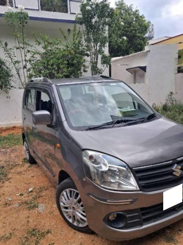 https://images10.gaadi.com/usedcar_image/4603520/original/processed_6252ebc7-f0e2-4bbf-9994-8e453d39d96a.jpg?imwidth=6400