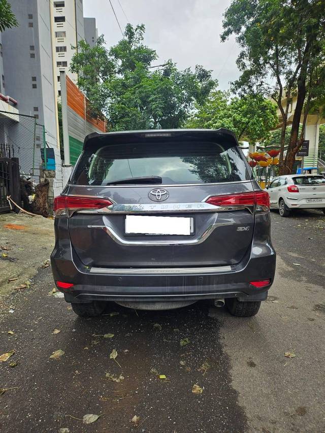 https://images10.gaadi.com/usedcar_image/4603636/original/processed_90099cc7580c2a94d9d8db4d9429968a.jpg?imwidth=6401