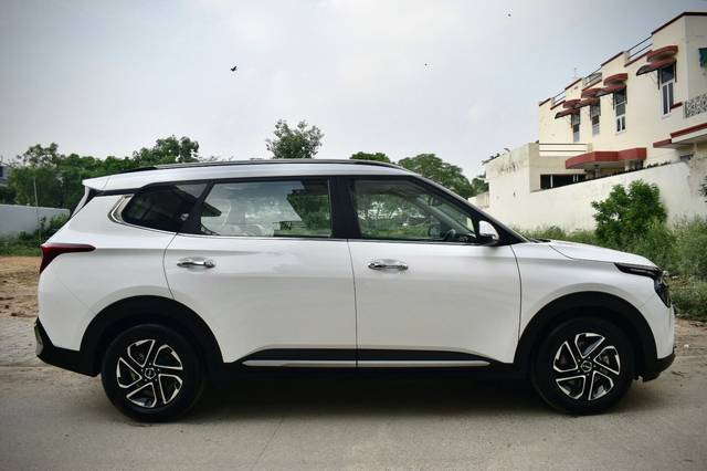 https://images10.gaadi.com/usedcar_image/4603637/original/ef620620b0dde03cd212ede2e3c03af3.jpg?imwidth=6401