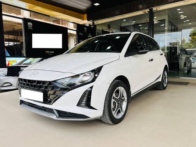https://images10.gaadi.com/usedcar_image/4603640/original/processed_be58dcdc5a9041d9f45cda9080b45778.jpg?imwidth=6400