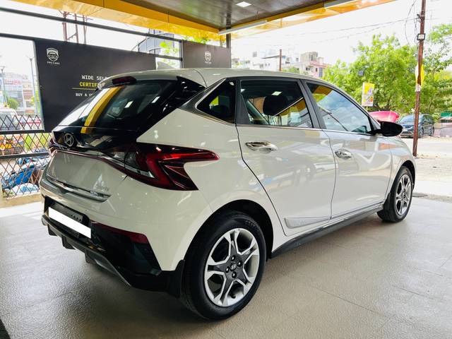 https://images10.gaadi.com/usedcar_image/4603640/original/processed_ec0d13eeceaba9d83d48e492270efab5.jpg?imwidth=6402