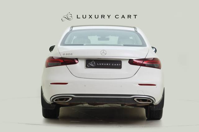 https://images10.gaadi.com/usedcar_image/4603641/original/processed_7a23e337bc232f2dfa19bc4d67a4f227.jpg?imwidth=6402