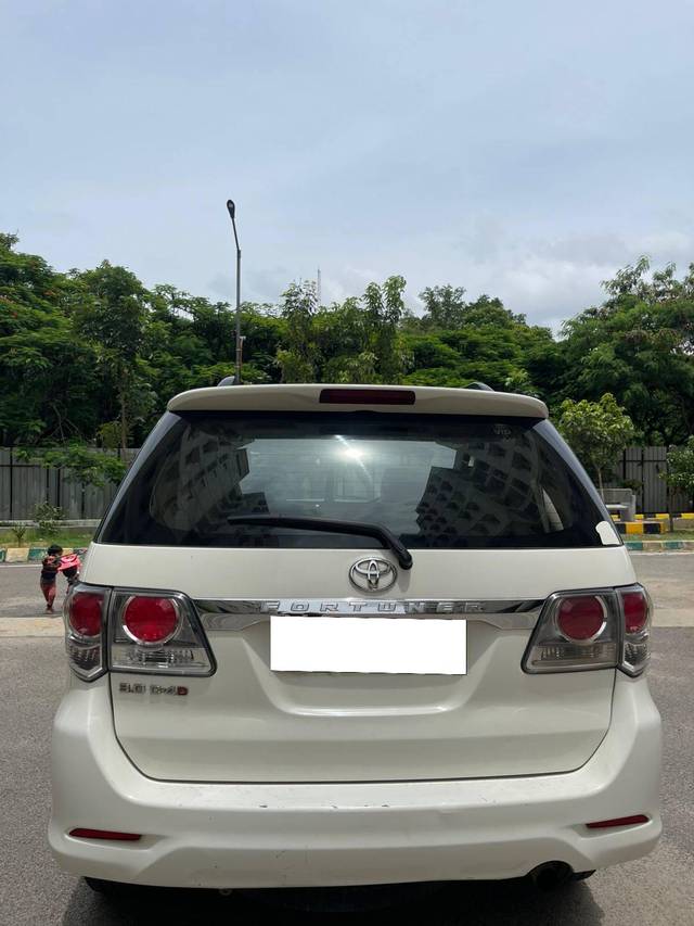 https://images10.gaadi.com/usedcar_image/4603654/original/processed_9a090969e5e30e7c1682ad966d365fd9.jpg?imwidth=6402
