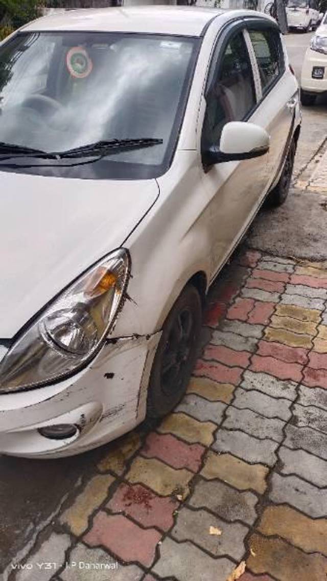 https://images10.gaadi.com/usedcar_image/4603660/original/processed_b9c3bc39-0081-4d3c-ba32-ad2392b5a718.jpg?imwidth=6400