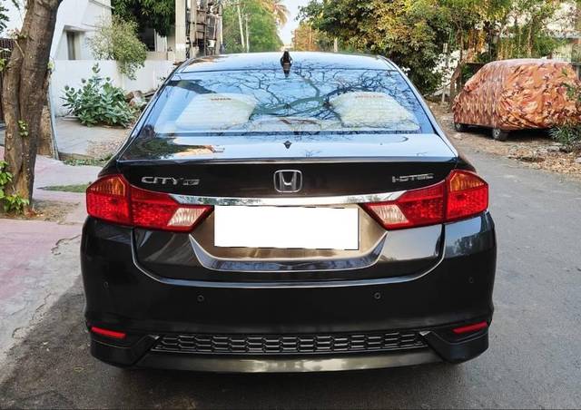 https://images10.gaadi.com/usedcar_image/4603691/original/processed_51fe9e28-6f98-4d1b-a506-e2c16da1d940.jpg?imwidth=6401