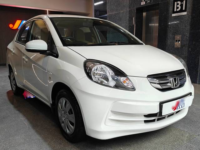 https://images10.gaadi.com/usedcar_image/4603694/original/processed_39de9a19f9ddea0d6a7c44defc89687d.jpg?imwidth=6400