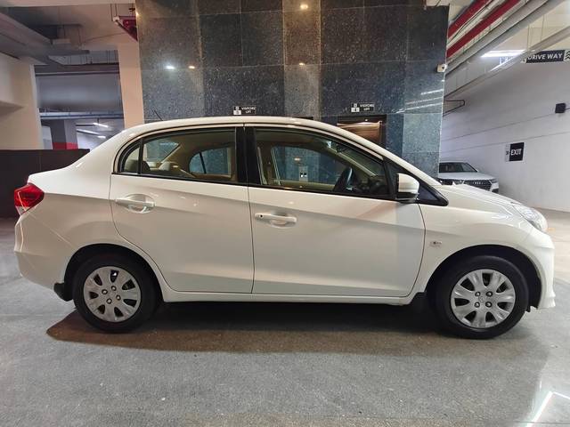 https://images10.gaadi.com/usedcar_image/4603694/original/processed_7227b6c5bf95ae4510c8373aafd971bd.jpg?imwidth=6401