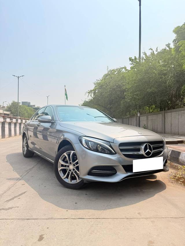 https://images10.gaadi.com/usedcar_image/4603703/original/processed_64975f205118a8e90415bb1a02f5091c.jpeg?imwidth=6400