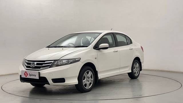 https://images10.gaadi.com/usedcar_image/4603724/original/856f0a5e643dabb94dd08ee10aa96450.JPG?imwidth=6400