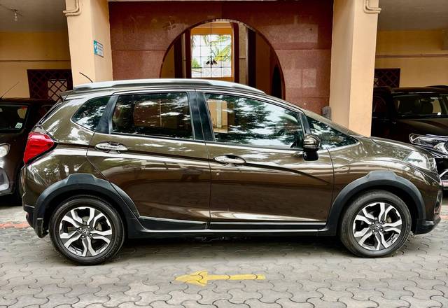 https://images10.gaadi.com/usedcar_image/4603755/original/processed_3cb885c741ab7d7e932ce58bc7c4570b.jpeg?imwidth=6401