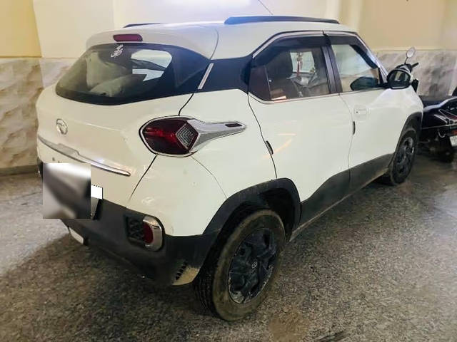 https://images10.gaadi.com/usedcar_image/4603758/original/aaaed2fb-7b7a-4fa7-86fb-0212a9a4cdc3.png?imwidth=6402