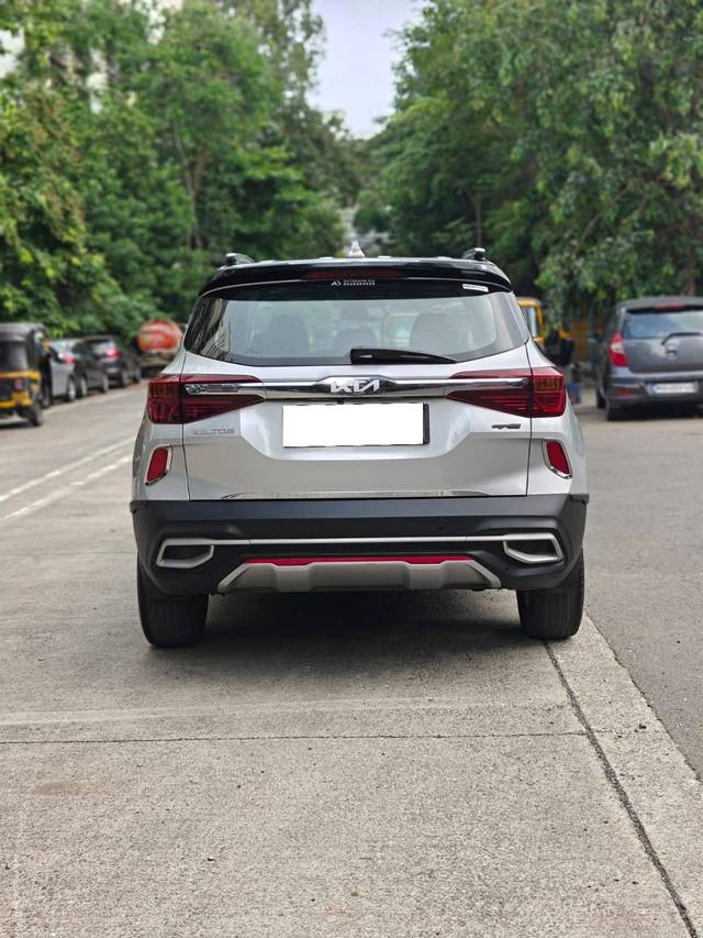 https://images10.gaadi.com/usedcar_image/4603834/original/processed_c674bf08bb669d8c93cbe3024550c015.jpg?imwidth=6402