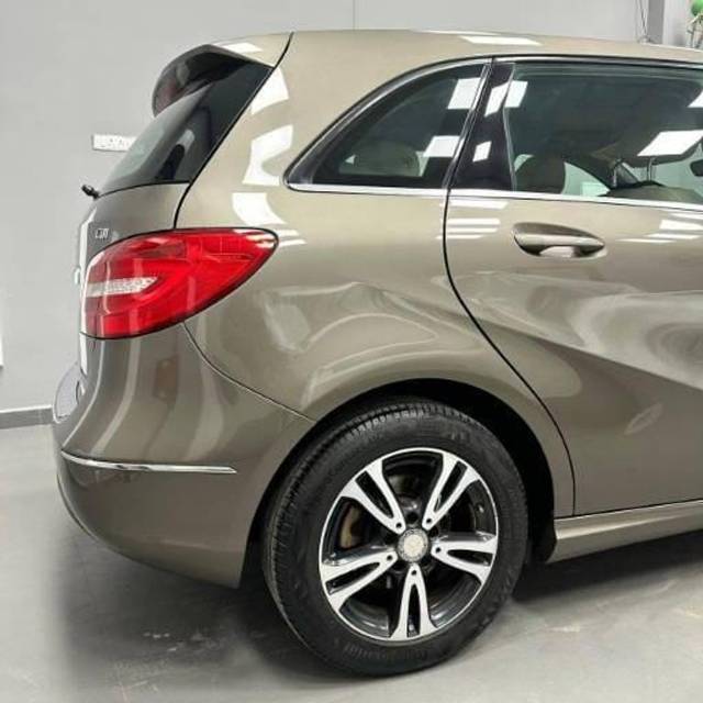 https://images10.gaadi.com/usedcar_image/4603837/original/processed_cf8d4701c0a0f42b025cbda18eb64982.jpg?imwidth=6402