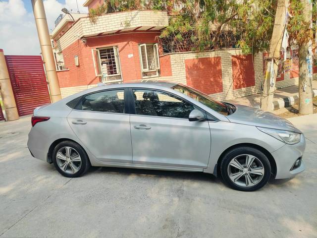 https://images10.gaadi.com/usedcar_image/4603850/original/4d66f0e95fd29b3d9d856258f20ca0ed.jpg?imwidth=6401