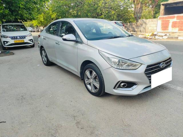 https://images10.gaadi.com/usedcar_image/4603857/original/processed_6ff2957a619f9c9bf0c02ae9617453b8.jpg?imwidth=6400